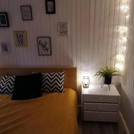 Apartmanhaz アパート