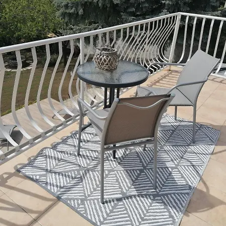 Apartmanhaz アパート *