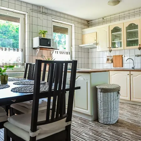 Apartmanhaz Lägenhet